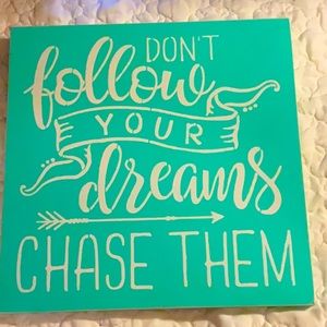 Wall hanging “Don’t fo.low your dreams. Chase them” Mint green.